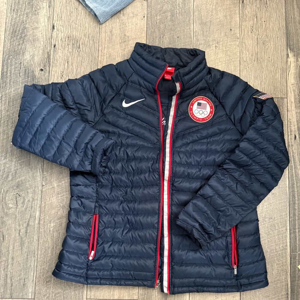 Nike vintage AeroLoft summit 800 Olympic women jacket, 1 of few Navy Puffer